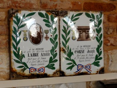 Saint-Nicolas-de-la-Haye (Seine-Mar.) église, plaque émaillés morts pour la France