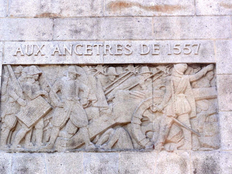 Saint-Quentin (Aisne) monument aux morts, detail relief 06