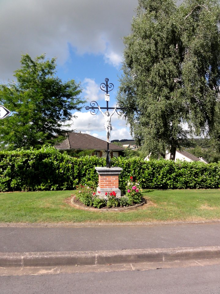 Saint-Marcel (Ardennes) croix de chemin