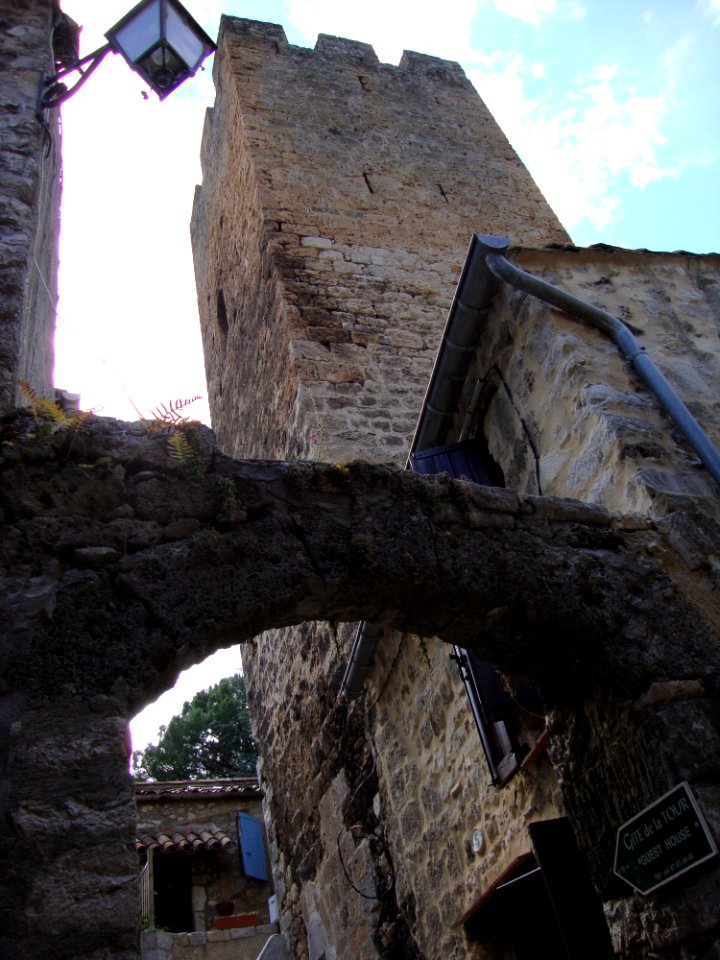 Saint-Guilhem-le-Désert (Hérault, Fr) ancienne Tour-prison