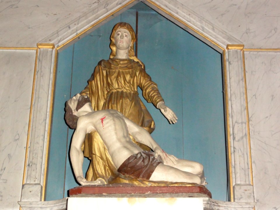 Saint-Priest-des-Champs (Puy-de-Dôme) église, statue pieta