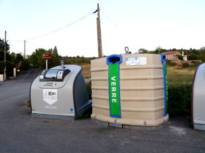 Saint-Maurice-d'Ardèche - Chemin du Champ de Bois, poubelles collectives, ordures ménagères et verre