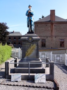 Saint-Hilaire-sur-Helpe (Nord, Fr) monument aux morts