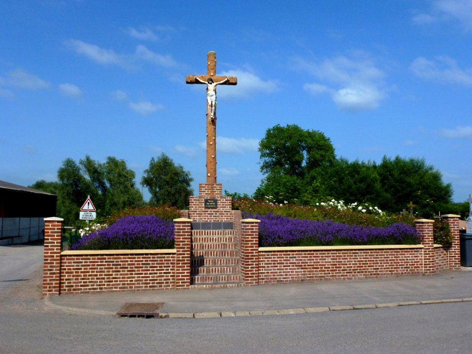 Saint-Hilaire-Cottes (Pas-de-Calais, Fr) croix de chemin