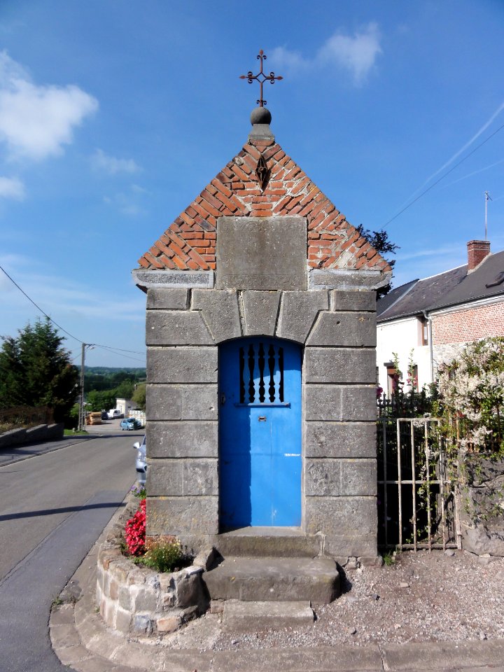 Saint-Hilaire-sur-Helpe (Nord, Fr) chapelle, rue principale