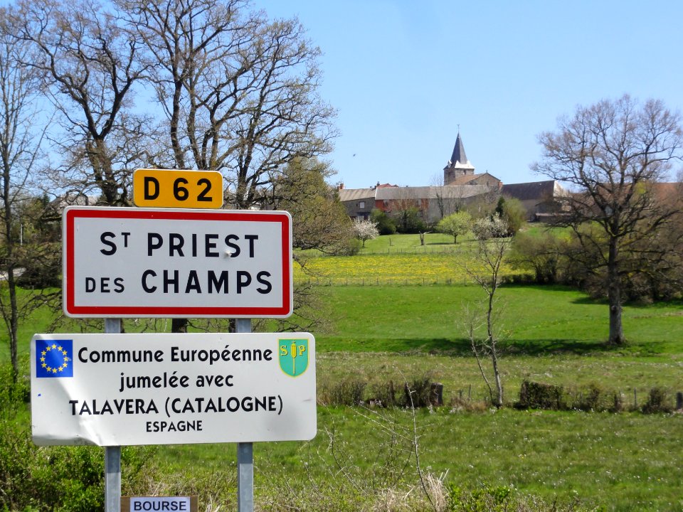Saint-Priest-des-Champs (Puy-de-Dôme) city limit sign