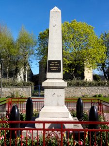 Saint-Julien-la-Geneste (Puy-de-Dôme) monument aux morts