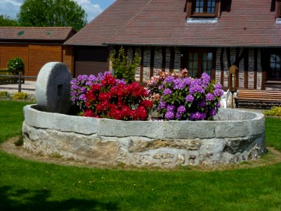 Saint-Nicolas-du-Bosc (Eure, Fr) Pressoir (Horse-driven cider mill)