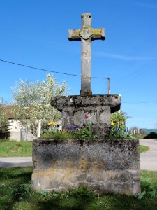 Saint-Julien-la-Geneste (Puy-de-Dôme) croix de chemin Chez Pezant, verso