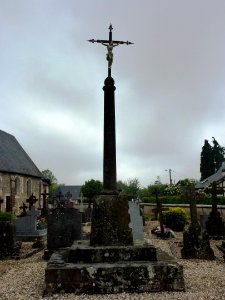 Saint-Martin-du-Tilleul (Eure) croix de cimetière photo