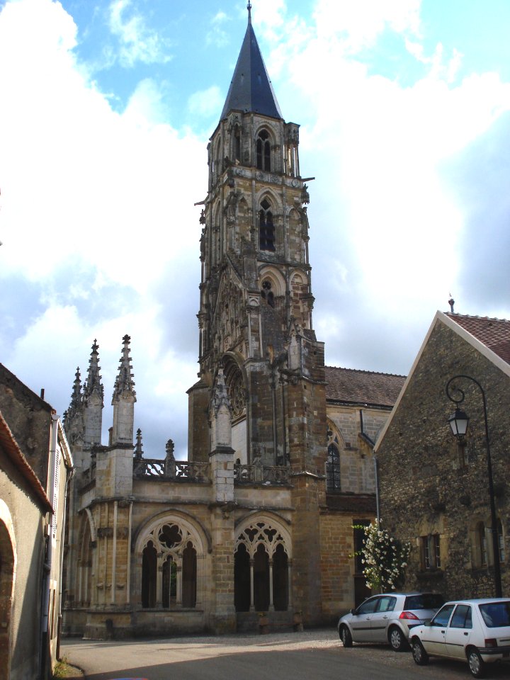 Saint-Père (Yonne, Fr), clocher et porche de l'eglise