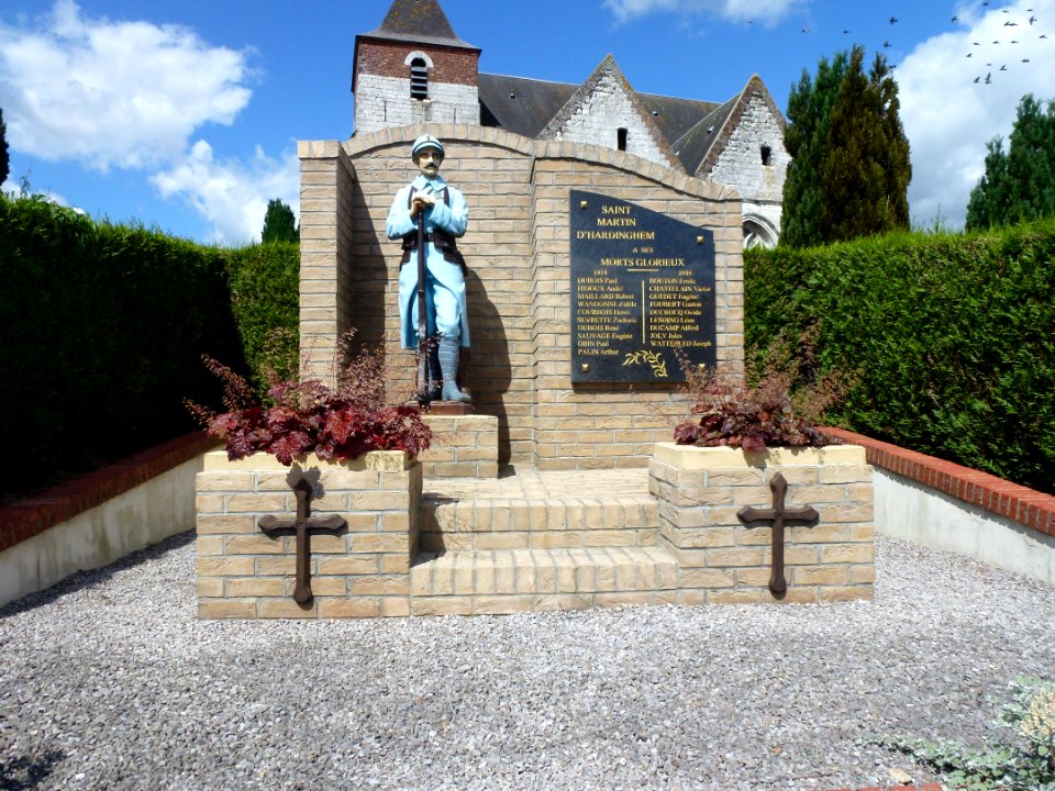 Saint-Martin-d'Hardinghem (Pas-de-Calais, Fr) monument aux morts