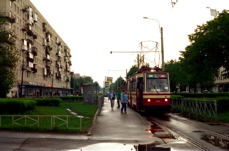 Saint-Petersburg tram 8120 2021-05 Sosnovaya Ployana