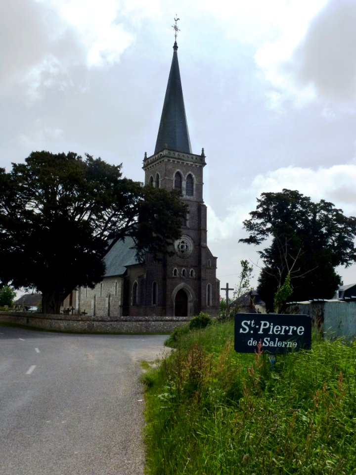 Saint-Pierre-de-Salerne (Eure, Fr) city limit sign et église Saint-Pierre