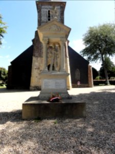 Saint-Pierre-en-Port (Seine-Mar.) monument aux morts