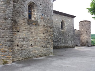 Saint-Maurice d'Ardèche - Murs de l'église et tour