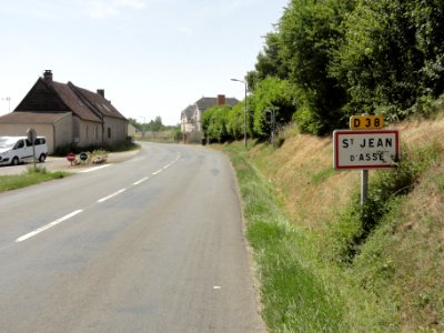 Saint-Jean-d'Assé (Sarthe) entrée