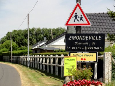 Saint-Vaast-Dieppedalle (Seine-Mar.) entrée Emondeville