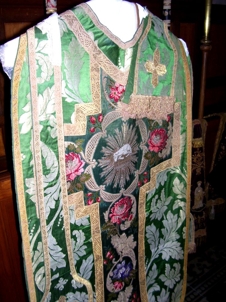 Saint-Pierre-de-Salerne chasuble
