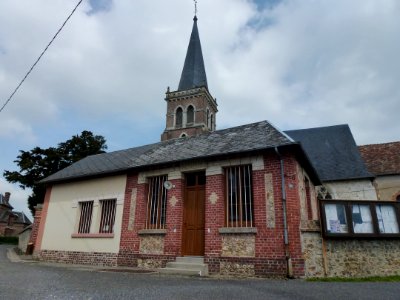 Saint-Pierre-de-Salerne (Eure, Fr) mairie et flèche de l'eglise