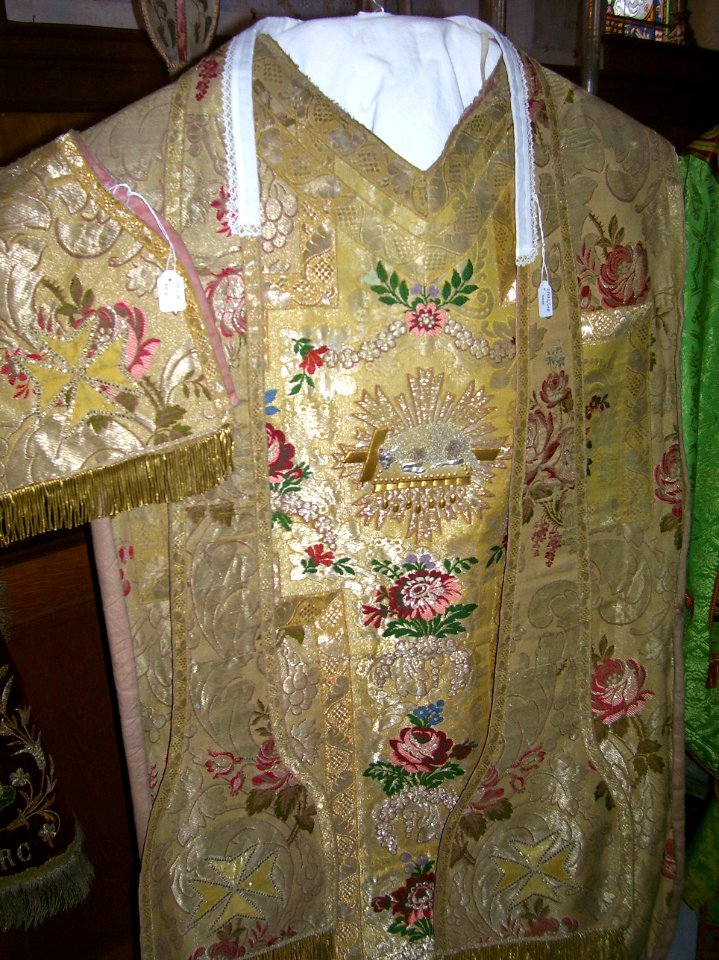 Saint-Pierre-de-Salerne chasuble2