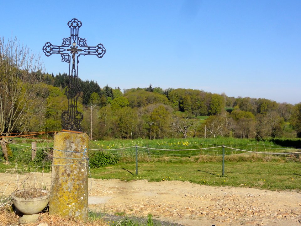 Saint-Maurice-près-Pionsat (Puy-de-Dôme) croix de chemin, Cheix