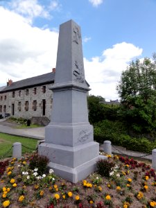 Saint-Remy-Chaussée (Nord, Fr) monument aux morts