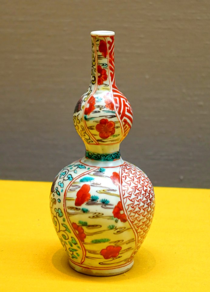 Sake flask with cherry blossom and stream design, Imari ware, Edo period, 1600s AD, porcelain, overglaze enamel - Tokyo National Museum - Tokyo, Japan - DSC09449