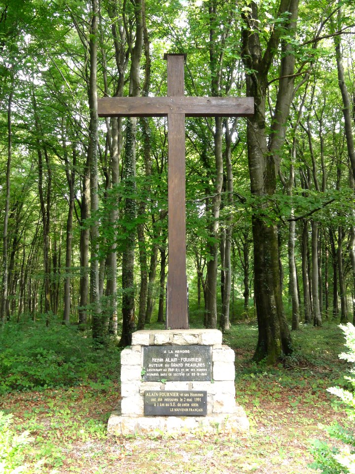Saint-Remy-la-Calonne (Meuse) croix commémorative Alain Fournier en forêt de Calonne