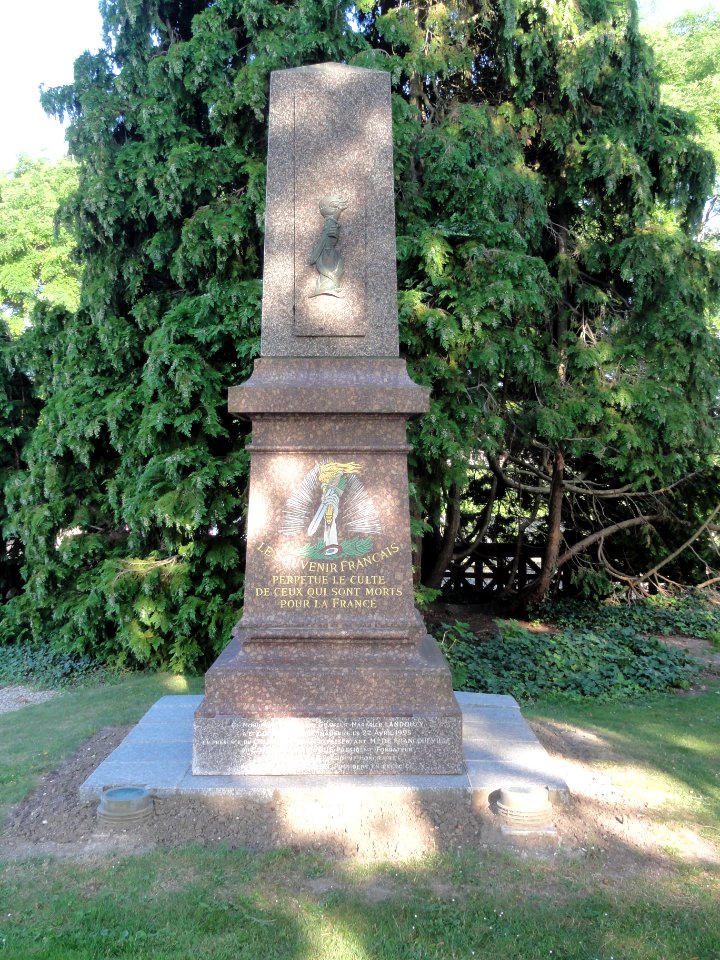 Saint-Quentin (Aisne) monument stèle souvenir français