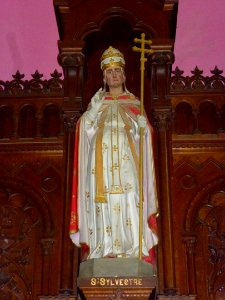 Saint-Sylvestre-Cappel (Nord, Fr) église, statue Saint Sylvestre, patron du village