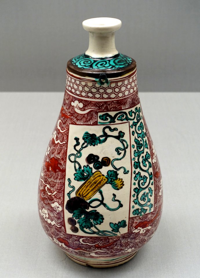 Sake bottle in the shape of a tea whisk with gourd design, Imari ware, Japan, Edo period, 1600s AD, ceramic, overglaze enamel - Tokyo National Museum - Tokyo, Japan - DSC08979