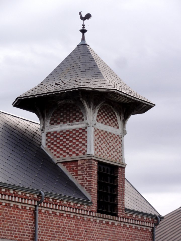 Saint-Simon (Aisne) tourelle-pigeonnier sur une grange