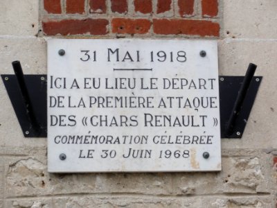Saint-Pierre-Aigle (Aisne) plaque Chars Renault sur une maison