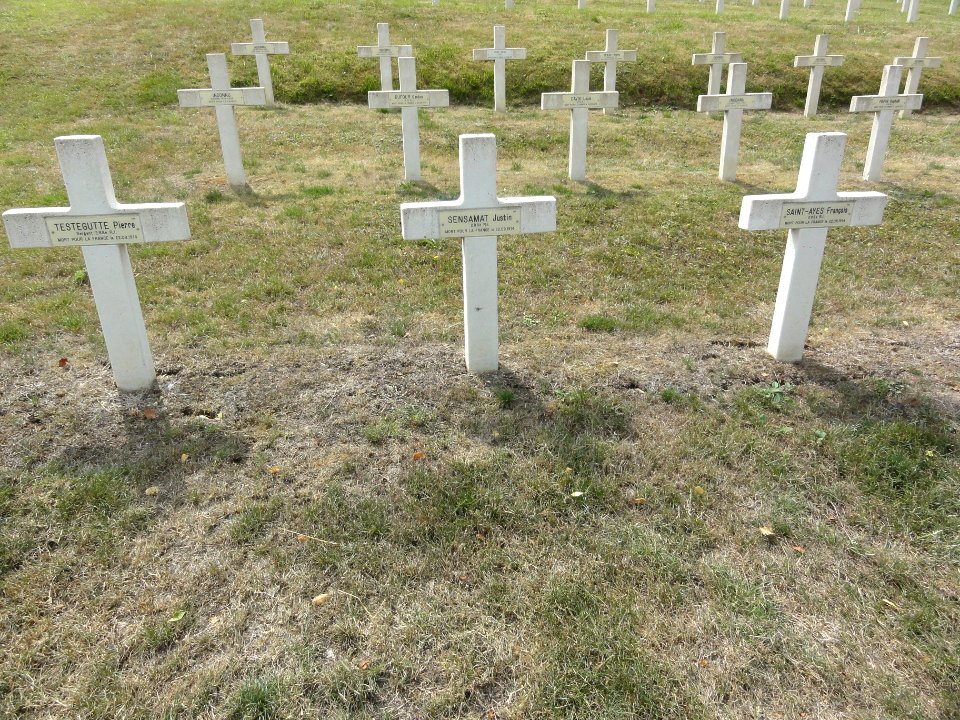 Saint-Rémy-la-Calonne (Meuse) nécropole nationale (05) trois tombes de la compagnie d'Alain-Fournier