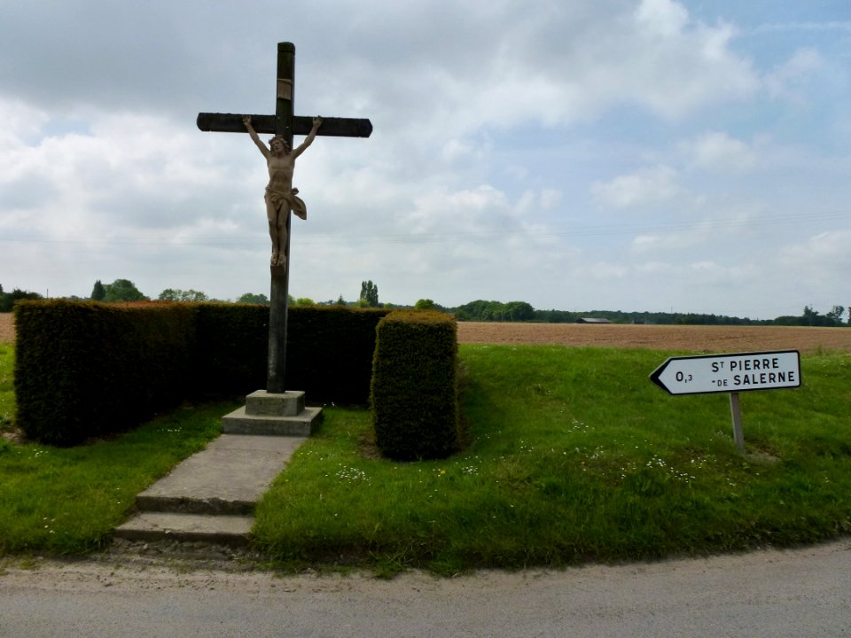 Saint-Pierre-de-Salerne (Eure, Fr) croix de chemin