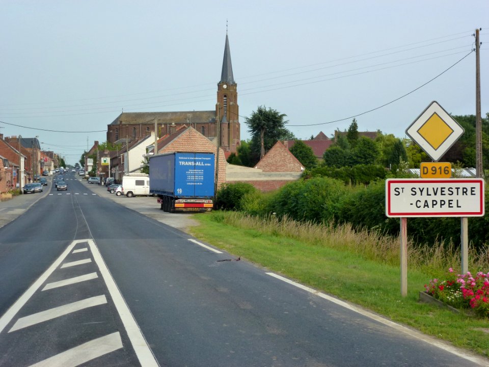 Saint-Sylvestre-Cappel (Nord, Fr) église, city limit sign, route Nationale
