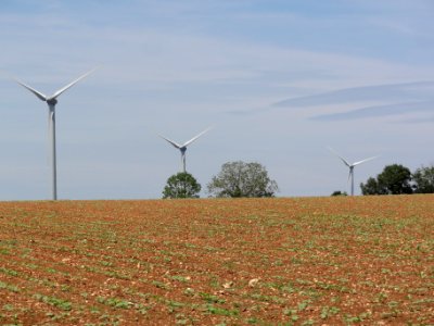 Saint-Romans-lès-Melle (Deux-Sèvres) paysage avec éoliennes
