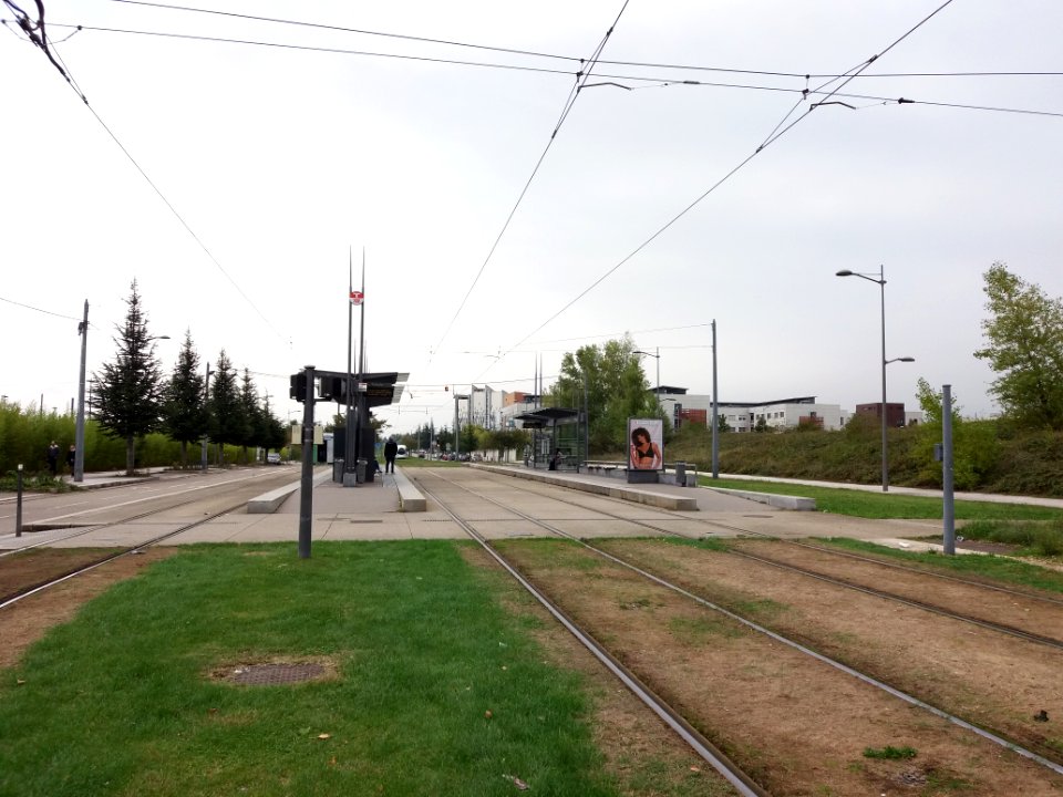 Saint-Priest - Station du tramway T2, Porte des Alpes, vers le sud-est