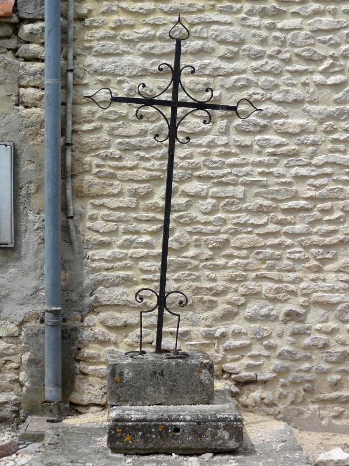 Saint-Péravy (Outarville, Loiret) Croix de chemin