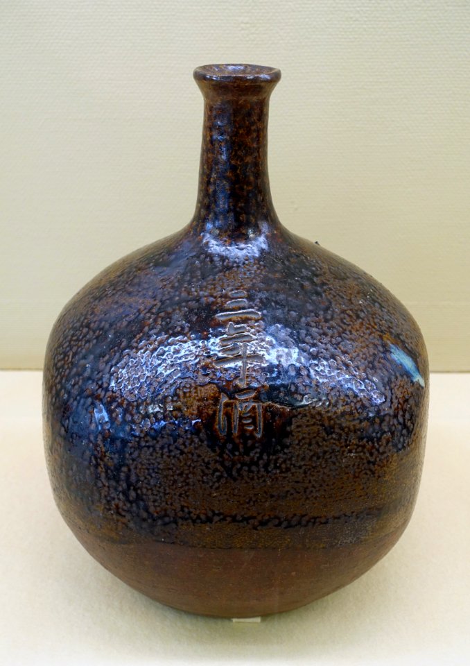 Sake bottle, Tanba ware, Edo period, 1600s AD, ceramic - Hakone Museum of Art - Hakone, Kanagawa, Japan - DSC08259