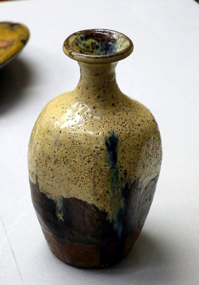Sake bottle, Karatsu ware, Chosen karatsu type, Edo period, 1600s AD, ceramic - Tokyo National Museum - Ueno Park, Tokyo, Japan - DSC08897