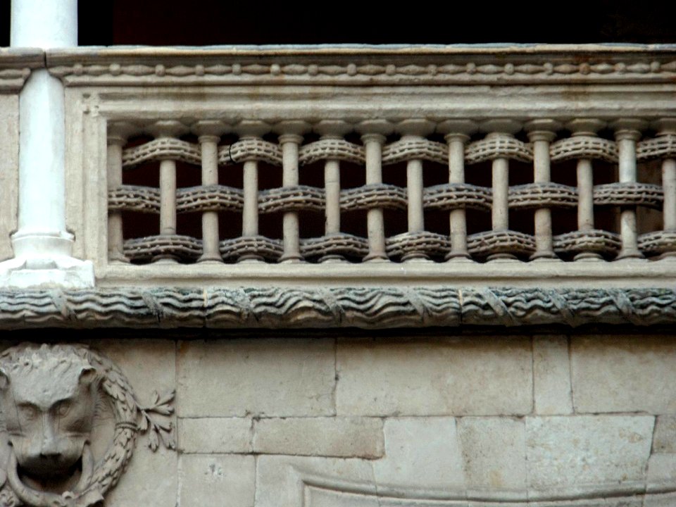 Salamanca - Casa de las Conchas 25
