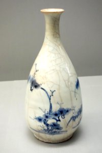 Sake Bottle, Imari ware, Edo period, 17th century, pine, bamboo, and plum design in underglaze blue - Tokyo National Museum - DSC05298