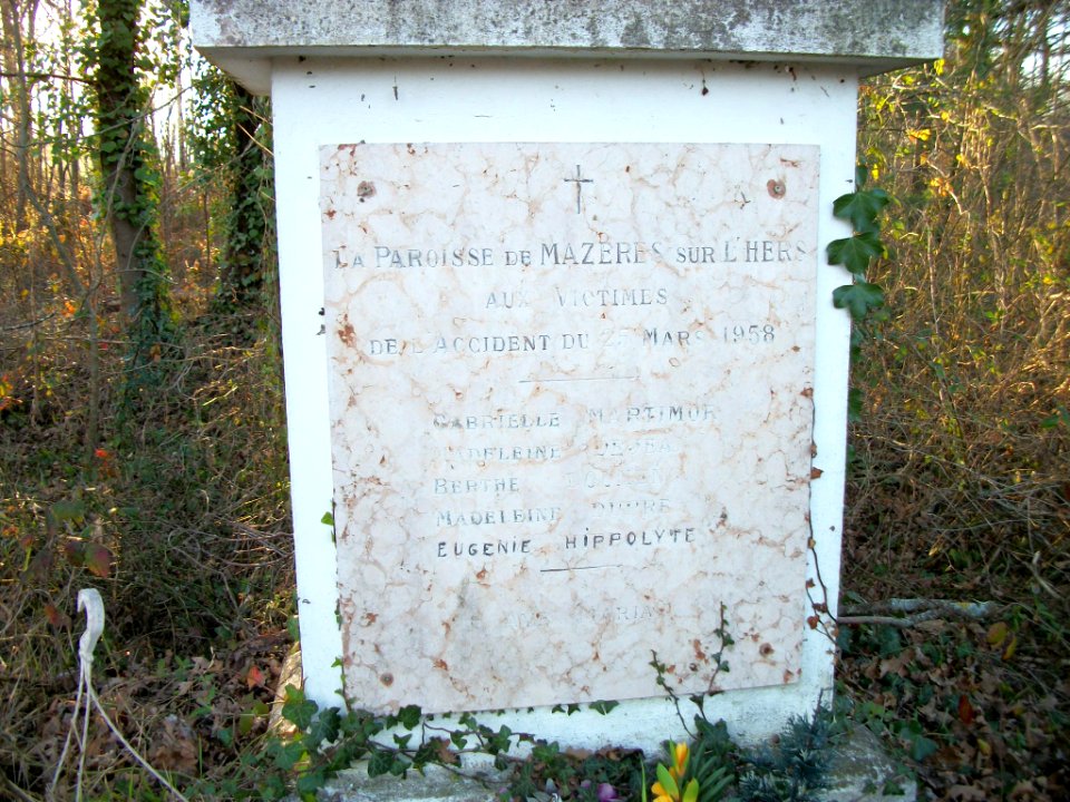 Saint-Laurent-de-Neste - Monument souvenir 02