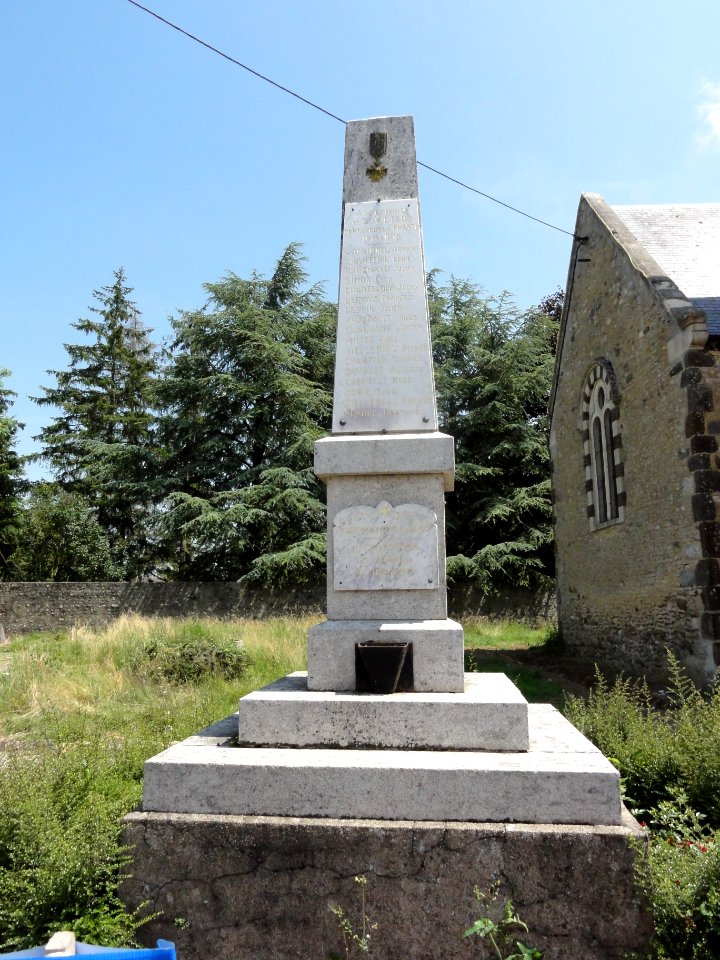 Saint-Victeur (Sarthe) monument aux morts