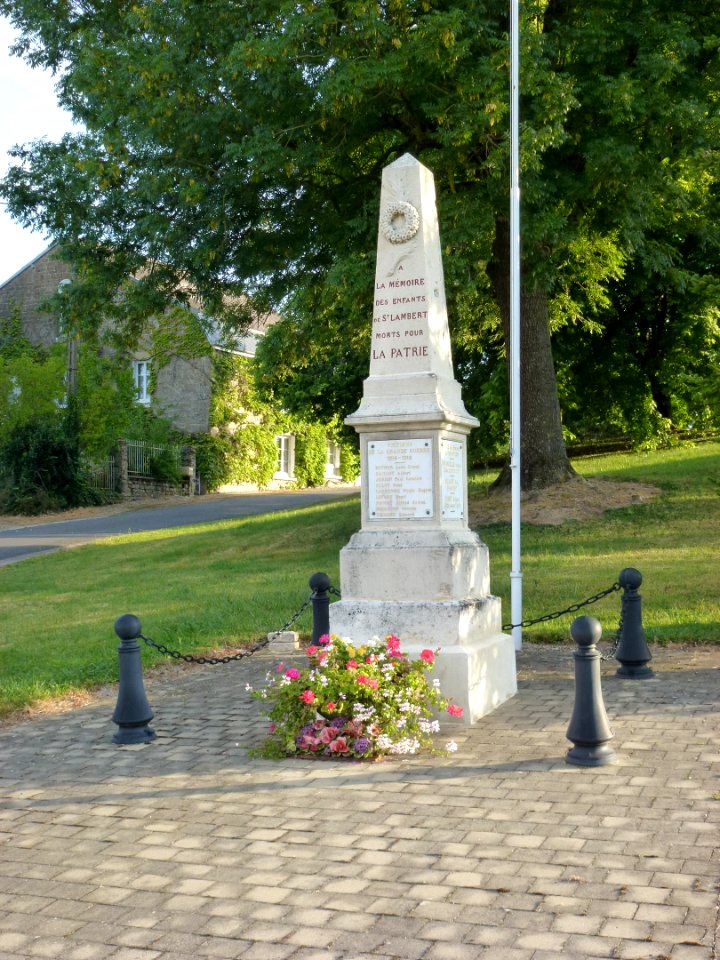 Saint-Lambert-et-Mont-de-Jeux (Ardennes) monument aux morts à St.Lambert