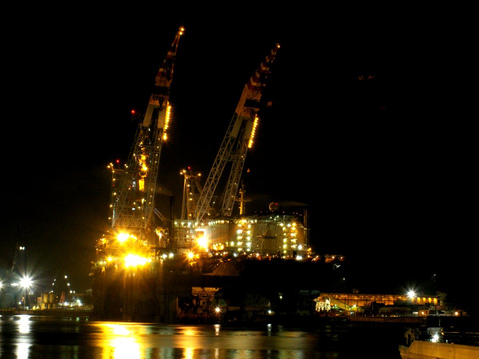 Saipem 7000 at night p1 24January2006
