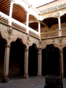 Salamanca - Casa de las Conchas 23