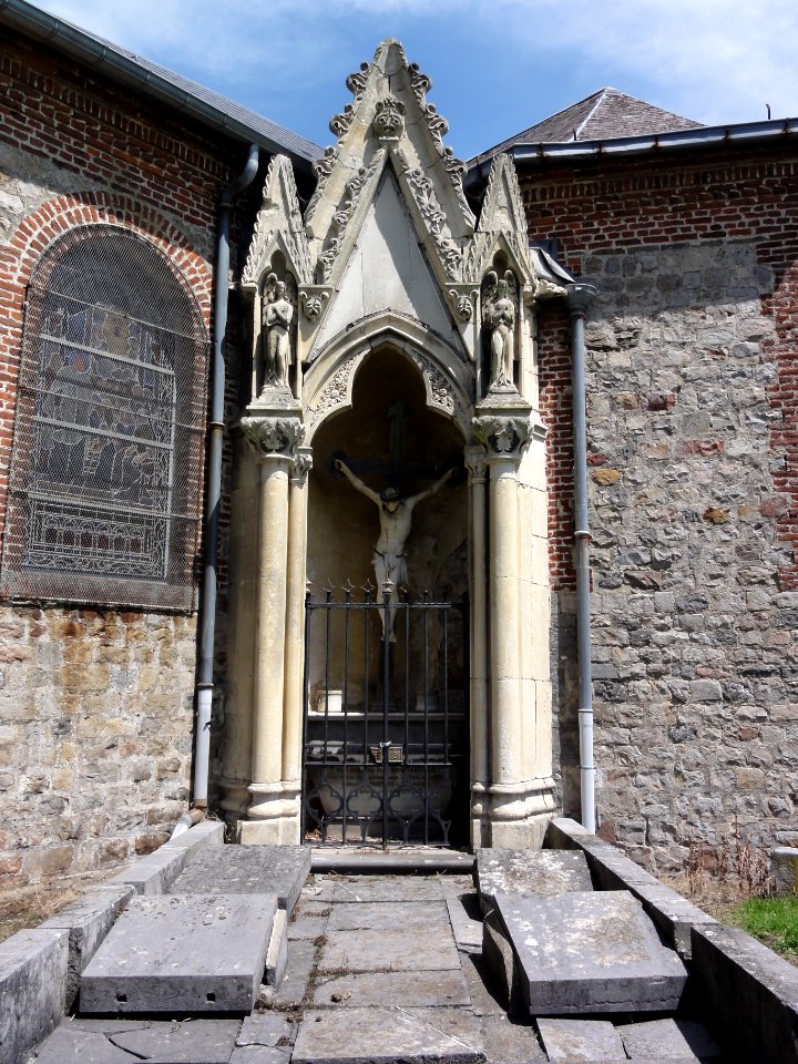 Saint-Waast-la-Vallée (Nord, Fr) tombe avec calvaire